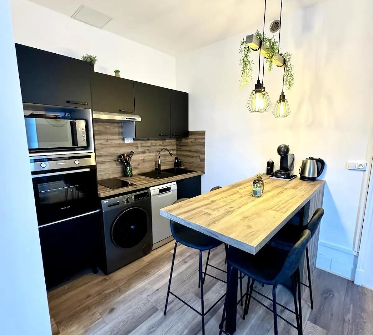 Apartment Ferienwohnung Le Grand Port - T2 With Parking Aix-les-Bains Frankreich
